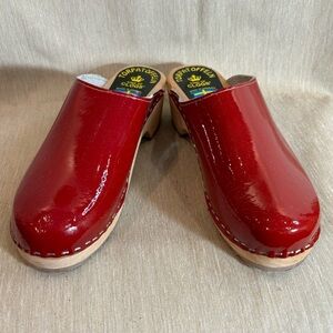 TORPATOFFELN Sz 39 Patent  Leather Wooden Soles Straps Removed Leather Clogs